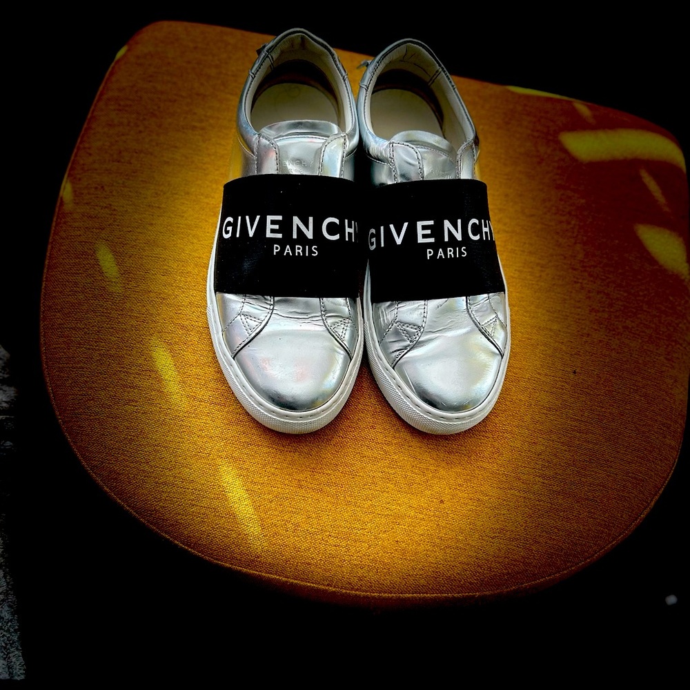 Givenchy Urban Street Band Logo Sneaker size 37